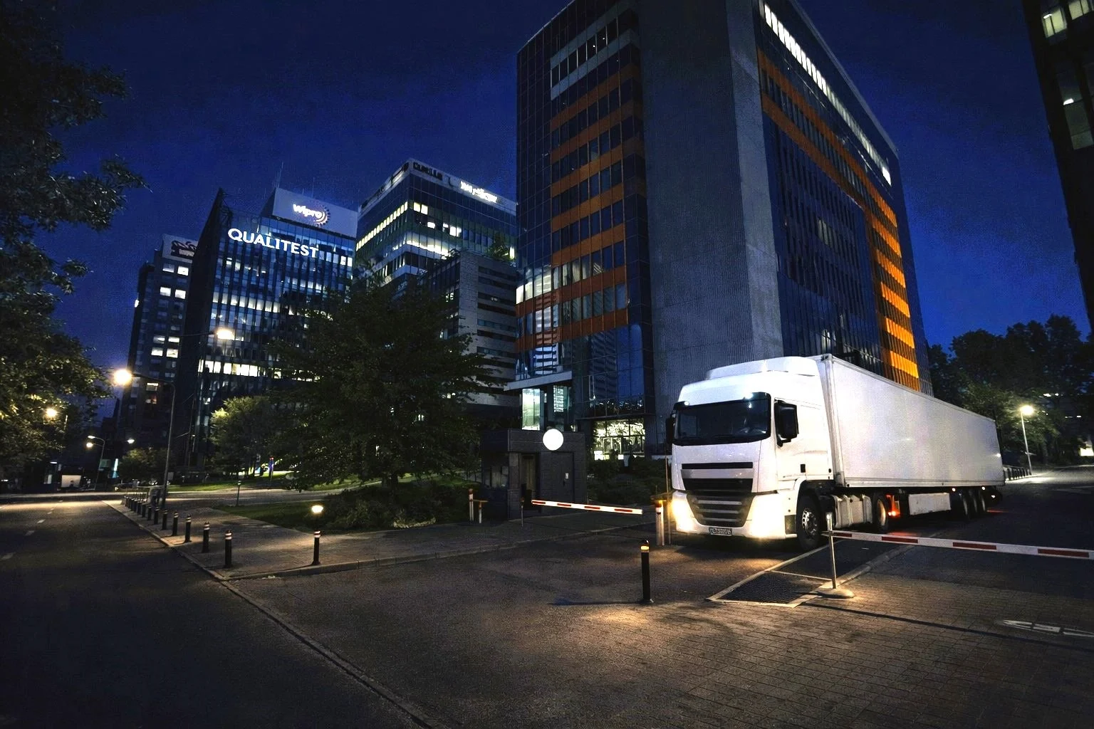 Design interior office si spatii comerciale cum ajuta o firma de mutari in proiectele de fit-out-2 Livrarea mobilierului noaptea pentru un proiect de design interior office in zona centrala