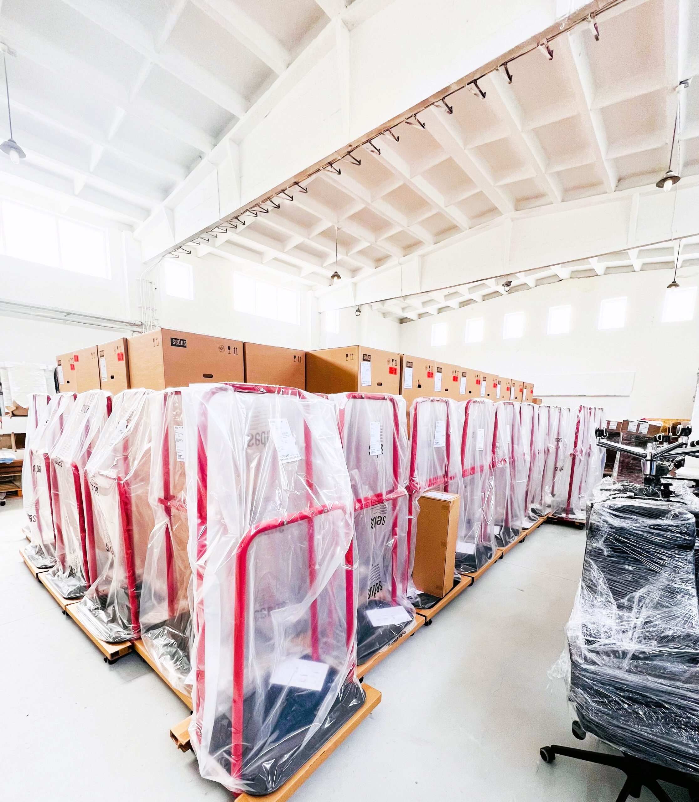 Proiect corporate de design / fit-out unde firma de arhitectura a ales sa depozite temporar la Hauler