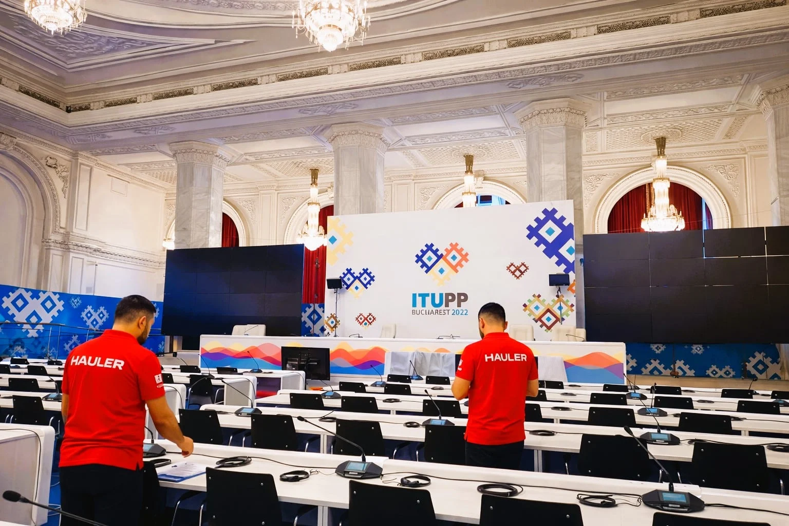 logistica-evenimente-hauler-3 Firma de mutari Hauler la Casa Poporului